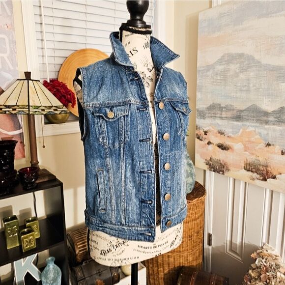 J. Crew Indigo Denim Trucker Style Jeans Jacket. - Picture 1 of 11